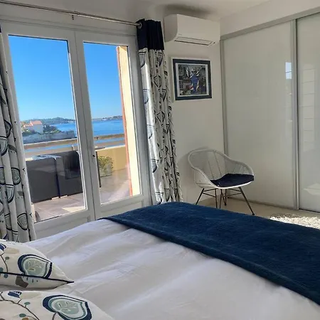 Apartment Penthouse Au Dessus De La Six-Fours-les-Plages